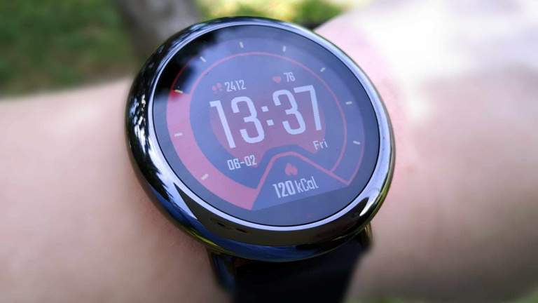 Chọn thiết bị đeo tay thông minh dưới 4 triệu đồng: Xiaomi Amazfit Pace hay Samsung Gearfit 2 pro?