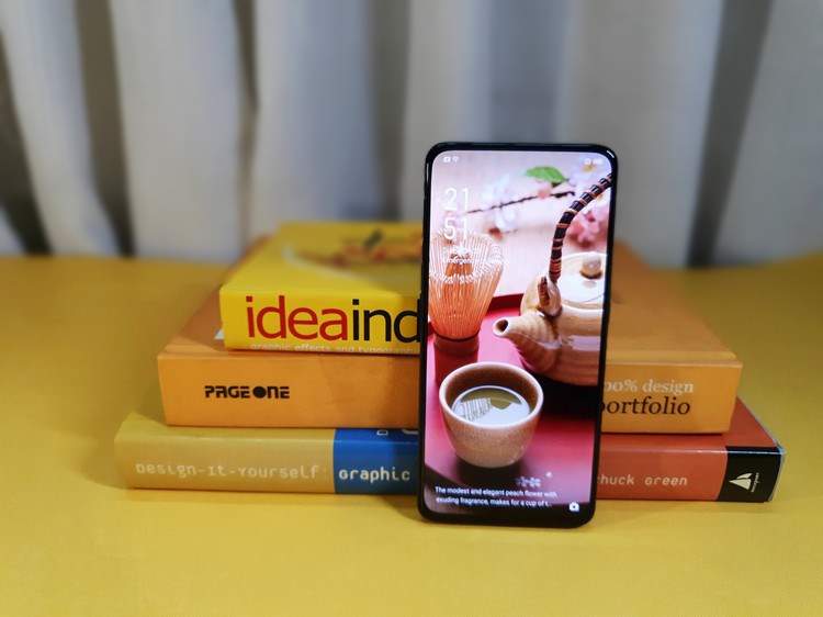 Trên tay OPPO Reno: Camera selfie "vây cá mập", nhắm phân khúc cao cấp