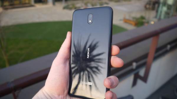 Sắm điện thoại 3 triệu đồng: Samsung Galaxy A10 hay Nokia 3.2?