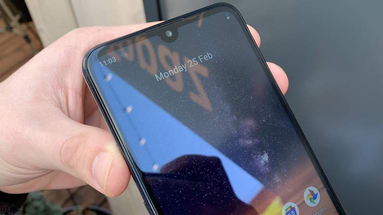 Sắm điện thoại 3 triệu đồng: Samsung Galaxy A10 hay Nokia 3.2?