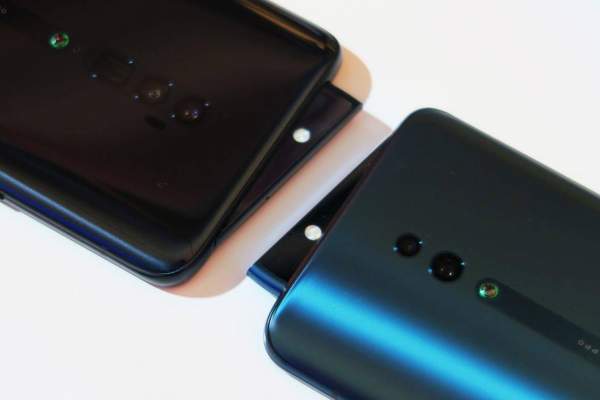 Chọn điện thoại cận cao cấp mới: Oppo Reno hay Xiaomi Mi 9?
