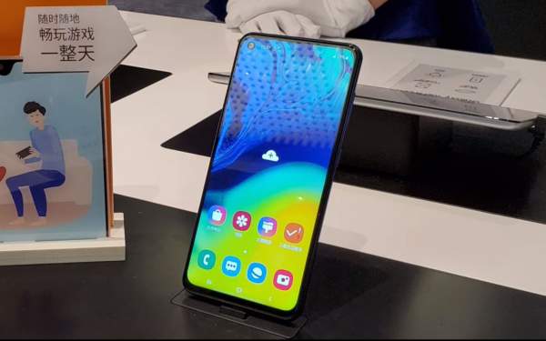 Smartphone 6 triệu đồng: Chọn Samsung Galaxy A60 hay Realme 3 Pro?