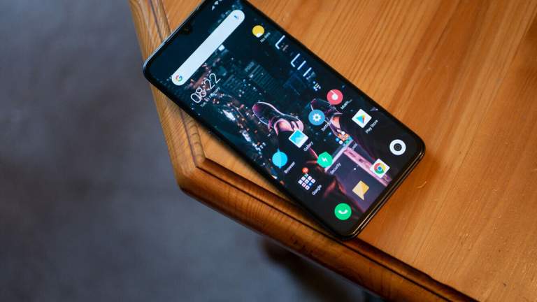 Chọn điện thoại cận cao cấp mới: Oppo Reno hay Xiaomi Mi 9?