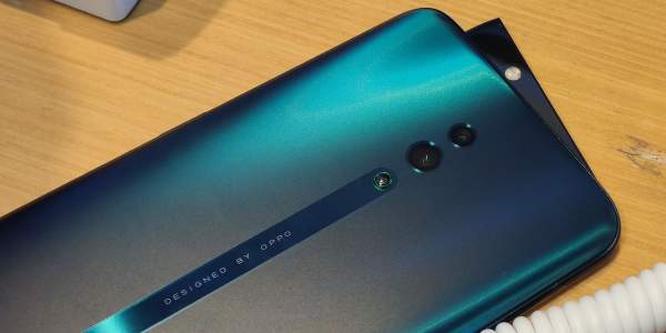 Chọn điện thoại siêu cấp mới: Oppo Reno 10x Zoom hay Sony Xperia 1?