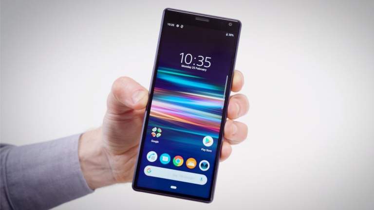 Chọn điện thoại siêu cấp mới: Oppo Reno 10x Zoom hay Sony Xperia 1?
