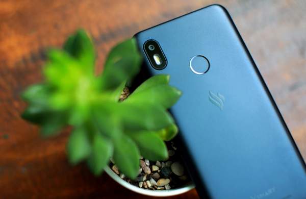 Smartphone 2 triệu đồng cho học sinh, sinh viên: Vsmart Joy 1 16GB hay Redmi 7A?