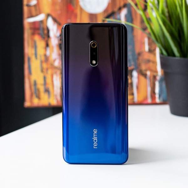 Smartphone camera “thò thụt” giá 6 triệu đồng: Chọn Huawei Y9 Prime hay Realme X?