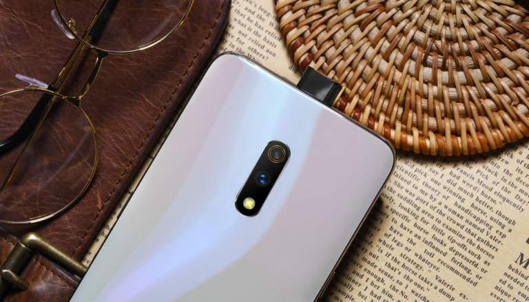 Smartphone camera “thò thụt” giá 6 triệu đồng: Chọn Huawei Y9 Prime hay Realme X?