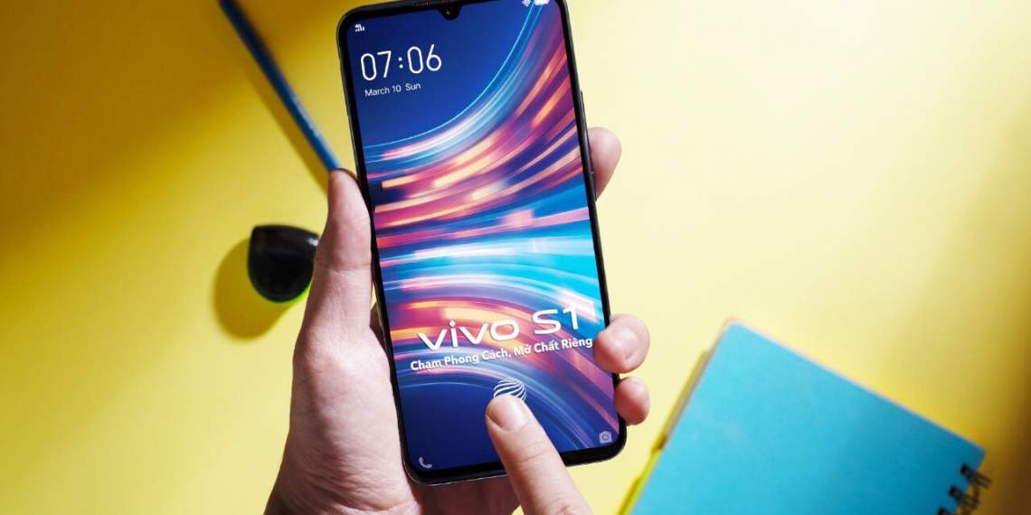 Smartphone vân tay trong màn hình, giá tốt: Mi A3 hay Vivo S1?