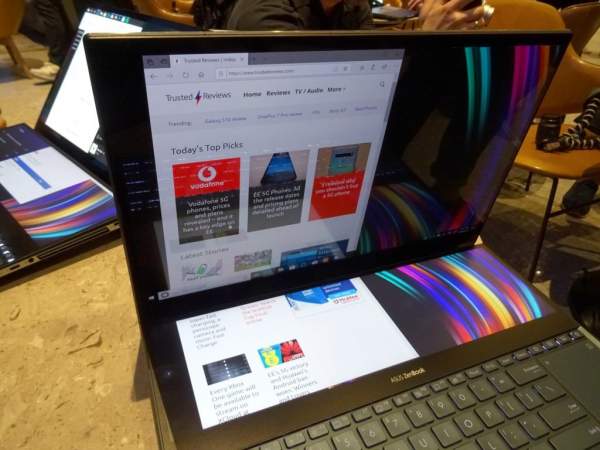 Asus ZenBook Pro Duo: Laptop hai màn hình, giá từ 2,499 USD