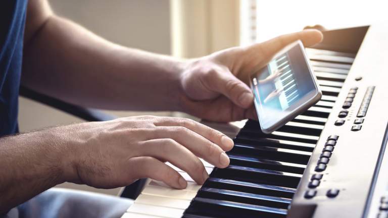 Cách học đàn piano trên điện thoại