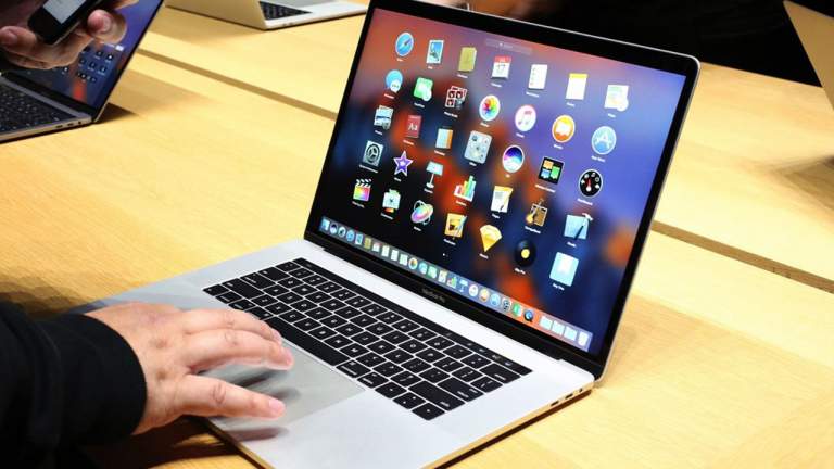 Vì sao iPad, MacBook xách tay gặp khó khi bảo hành tại Việt Nam?