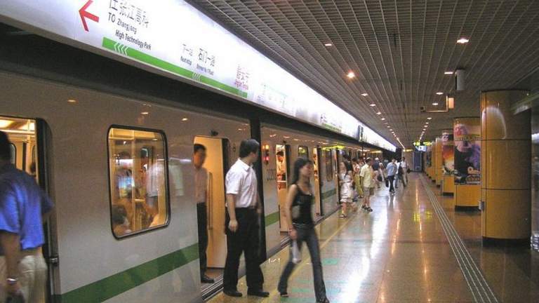 Tàu điện ngầm Trung Quốc cho phép trả tiền vé bằng cách quét khuôn mặt