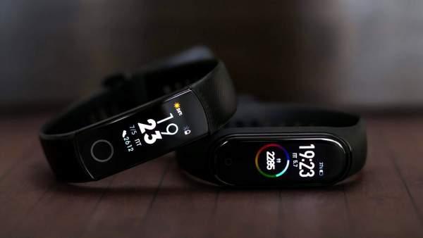 Chọn vòng đeo tay thông minh: Mi Band 4 hay Honor Band 5?