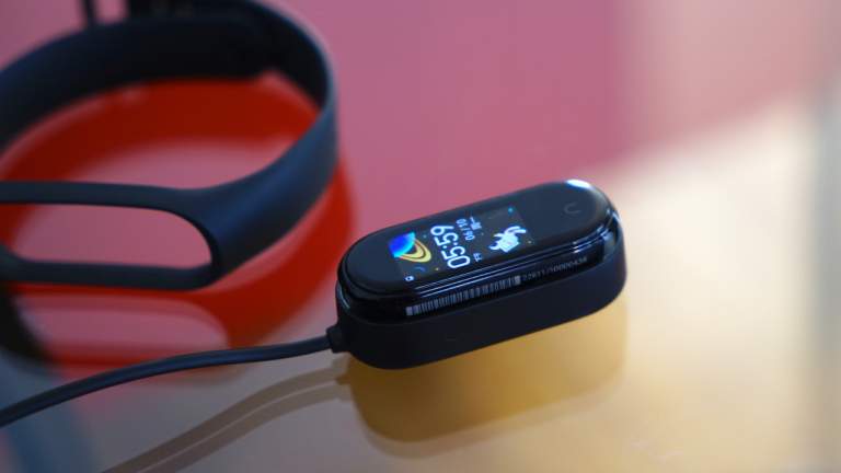 Chọn vòng đeo tay thông minh: Mi Band 4 hay Honor Band 5?