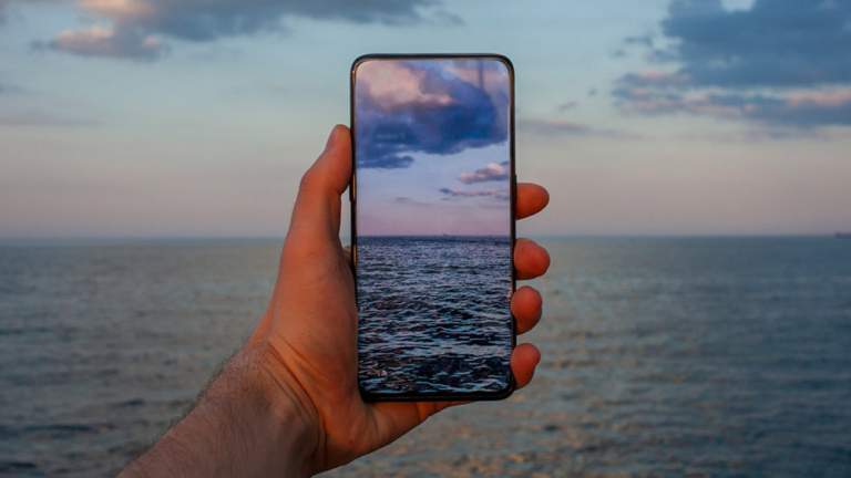 Smartphone camera ẩn dưới màn hình chuẩn bị trình làng?
