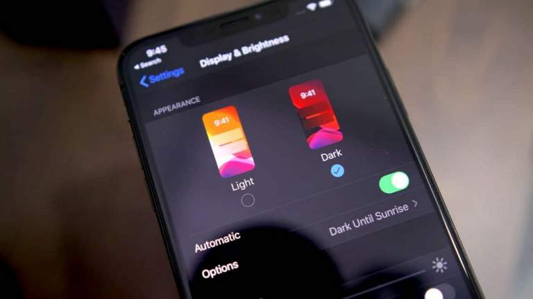 Xài Dark mode trên iOS 13 có thật sự tiết kiệm pin hơn?