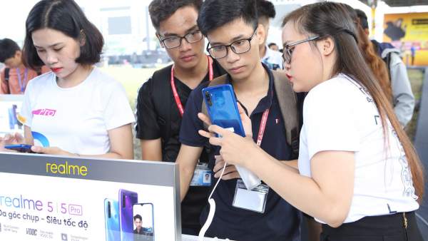 27,000 chiếc Realme 5 series đến tay người dùng trong 10 ngày đầu tiên mở bán