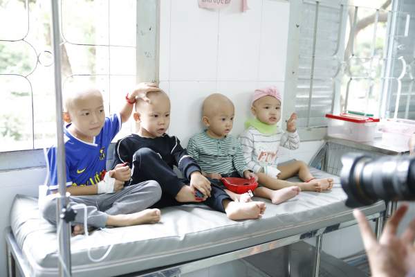 Help-Portrait lần thứ 10 chính thức khai mạc với sự tham gia của hơn 1.000 tình nguyện viên