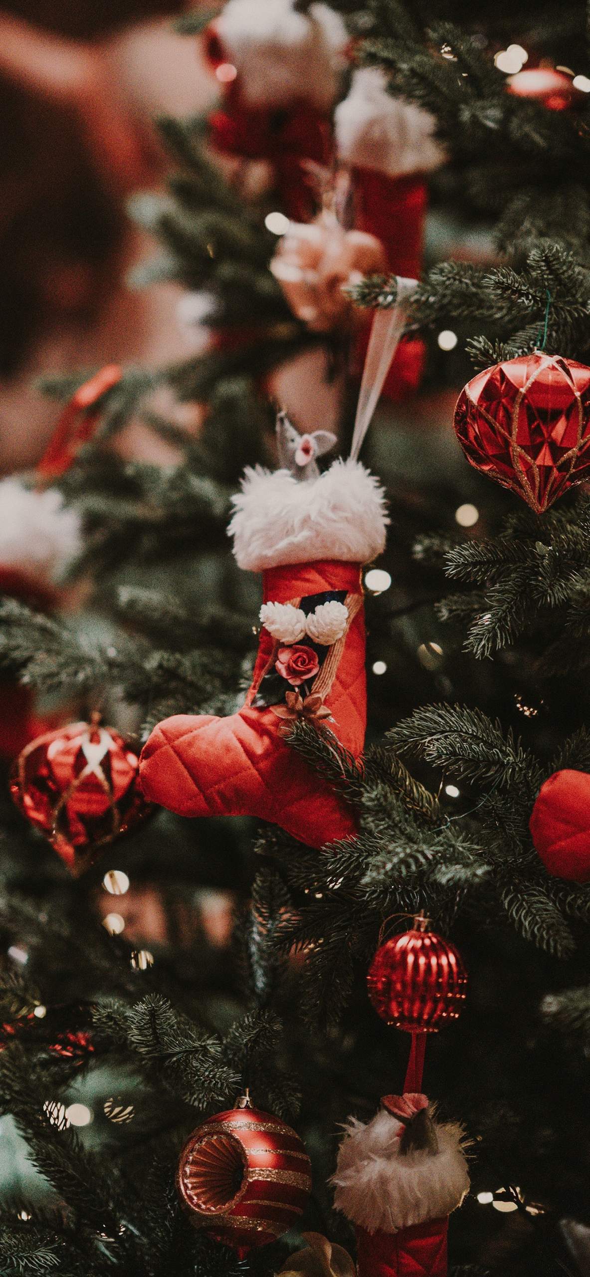 Hãy tạo không gian Giáng Sinh ấm áp trên thiết bị của bạn với những ảnh nền giáng sinh đầy màu sắc và sáng tạo. Tận hưởng không khí lễ hội đầy vui tươi và tràn đầy niềm vui trong mỗi lần mở máy. Xem thêm ảnh nền giáng sinh để tăng thêm sự hứng khởi cho mùa lễ hội.