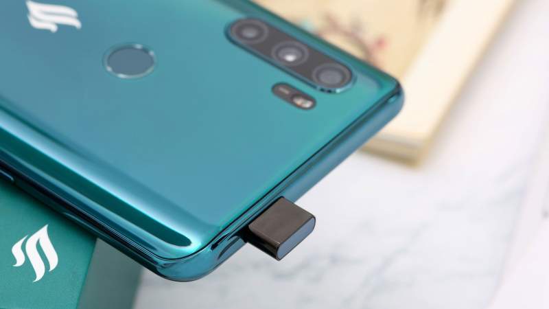 Chọn smartphone có camera thò thụt mới: Vsmart Active 3 hay Huawei Y9s?