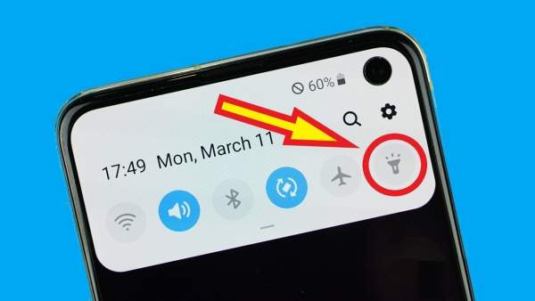 Lắc điện thoại mở đèn pin dành cho Android