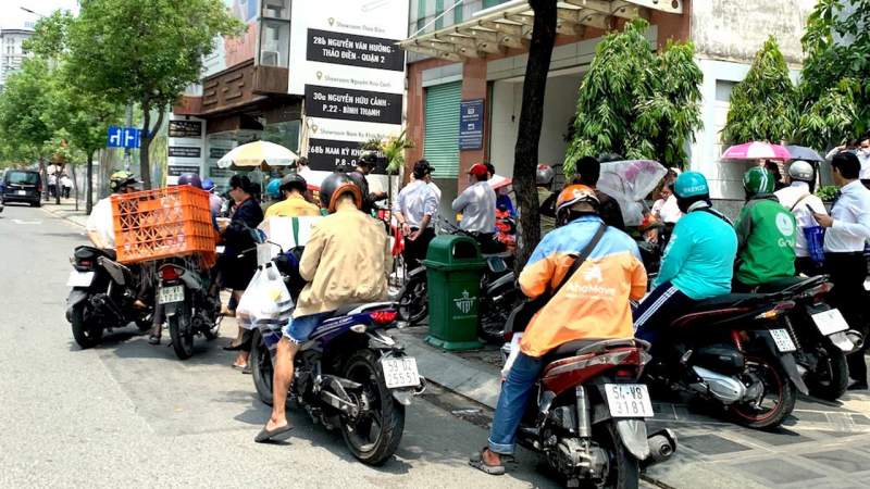 Giao hàng, chuyển khoản sôi động trong mùa dịch covid-19