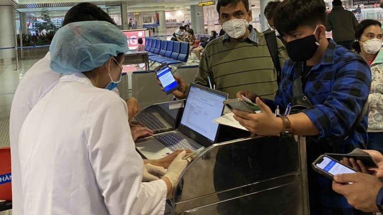 Cách xem bạn đã đi đâu để khai báo y tế khi cần thiết trên iPhone