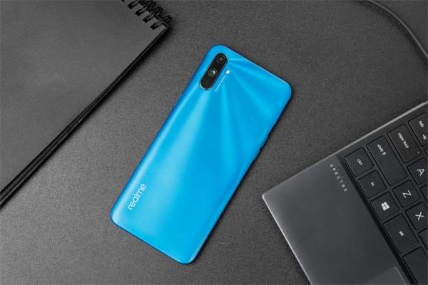 Smartphone phiên bản rút gọn: Chọn Realme C3i hay Redmi 8A?