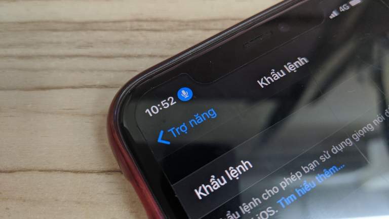 Biểu tượng micrô ở góc trên bên trái của iPhone là gì?