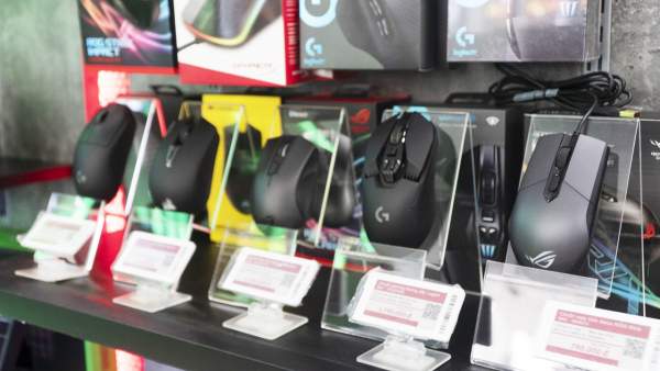 Khai trương showroom Phong Vũ Hoàng Hoa Thám