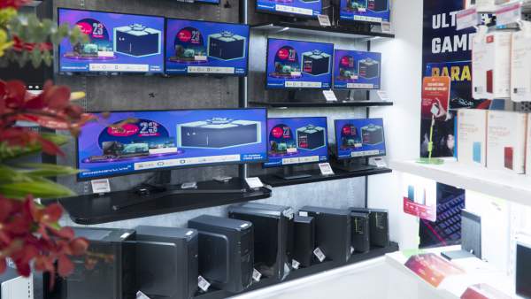 Khai trương showroom Phong Vũ Hoàng Hoa Thám