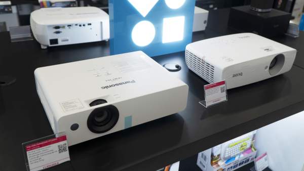 Khai trương showroom Phong Vũ Hoàng Hoa Thám