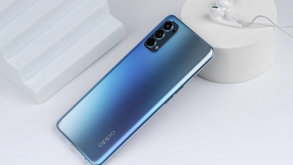 FPT Shop tặng bộ quà trị giá 2,99 triệu đồng cho khách đặt mua OPPO Reno4 Series