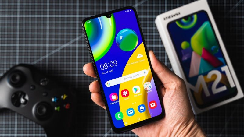 Chọn điện thoại pin 6.000mAh: Realme C12 hay Galaxy M21?