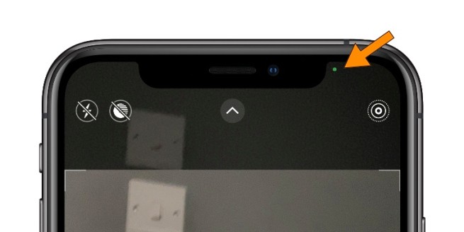 What are the orange and green dots on the iOS 14 status bar?  2