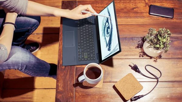 ASUS ra mắt VivoBook Flip 14 TM420 – laptop xoay gập trang bị vi xử lí AMD 7nm