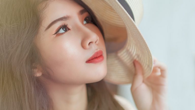 Cách thay quảng cáo Facebook bằng ảnh gái xinh