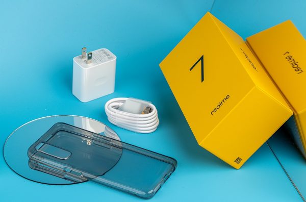 Ngắm hình ảnh mở hộp smartphone Realme 7