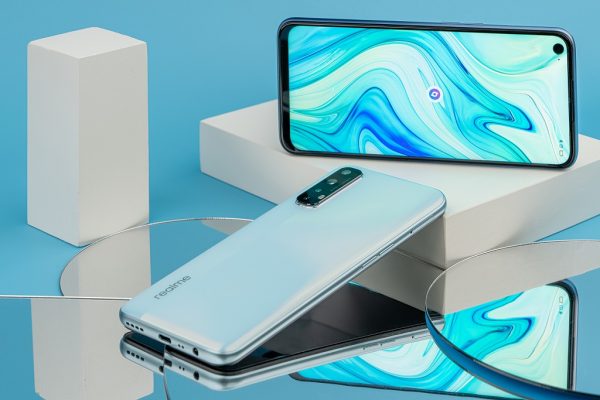 Ngắm hình ảnh mở hộp smartphone Realme 7