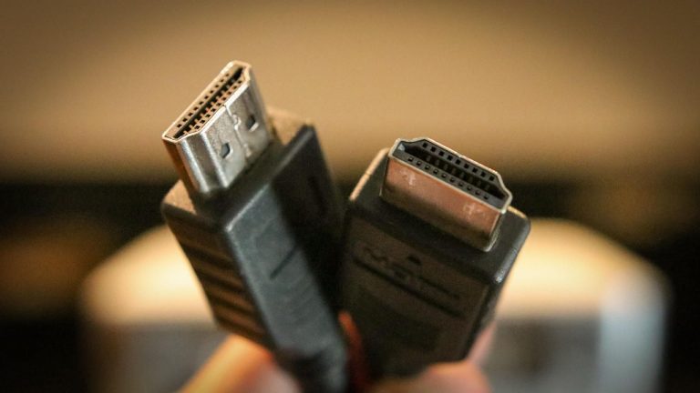 Mua cáp chuyển HDMI to VGA loại nào tốt?
