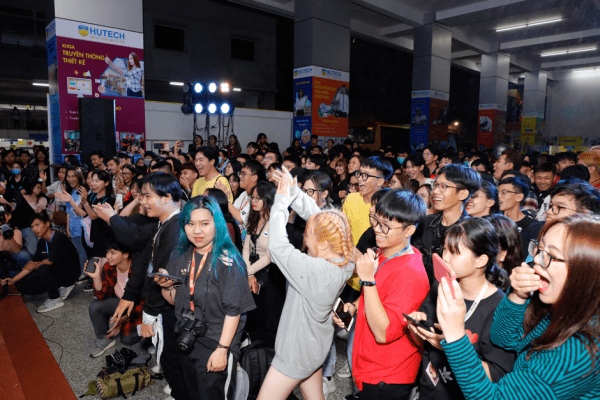 realme đồng hành cùng tân sinh viên HUTECH và Văn Lang realme đồng hành cùng tân sinh viên HUTECH và Văn Lang