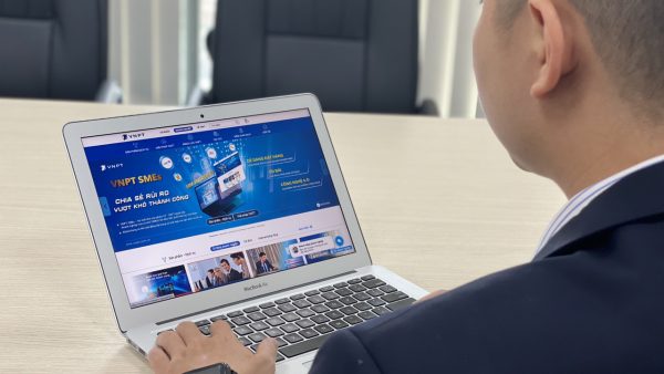 Cơ hội trúng thưởng iPhone 11 Pro khi đăng ký dịch vụ trên VNPT SMEs