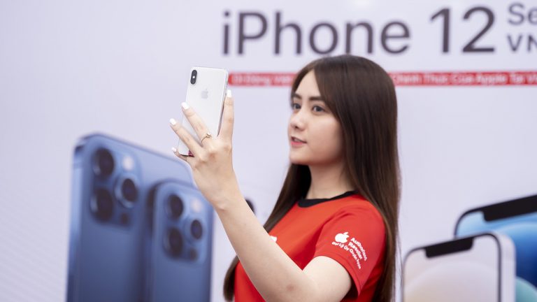 Người dùng công nghệ chờ Tết để mua iPhone giá tốt