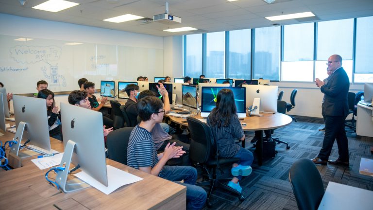 RMIT và Amazon hợp tác đào tạo về điện toán đám mây