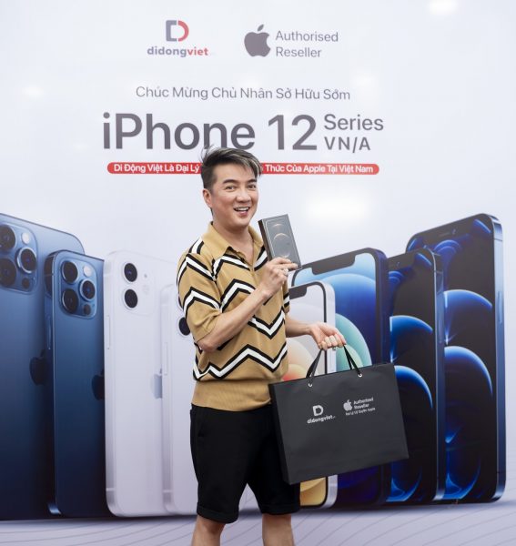 Đàm Vĩnh Hưng - Vũ Hà "rủ nhau" đi sắm iPhone 12 Pro Max