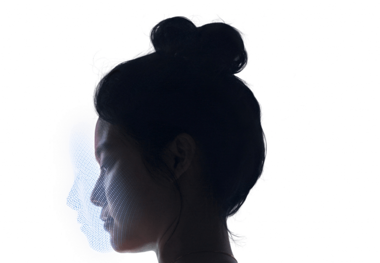 iOS 16 đã hỗ trợ mở khoá FaceID khi iPhone nằm ngang