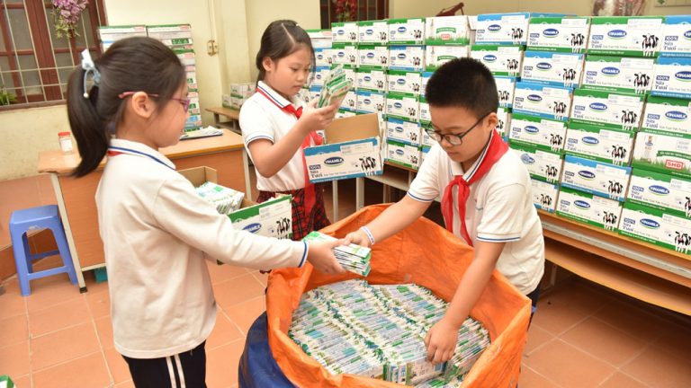 Cuộc thi “Cùng bé thu gom vỏ hộp giấy” giúp tăng gấp đôi việc thu gom