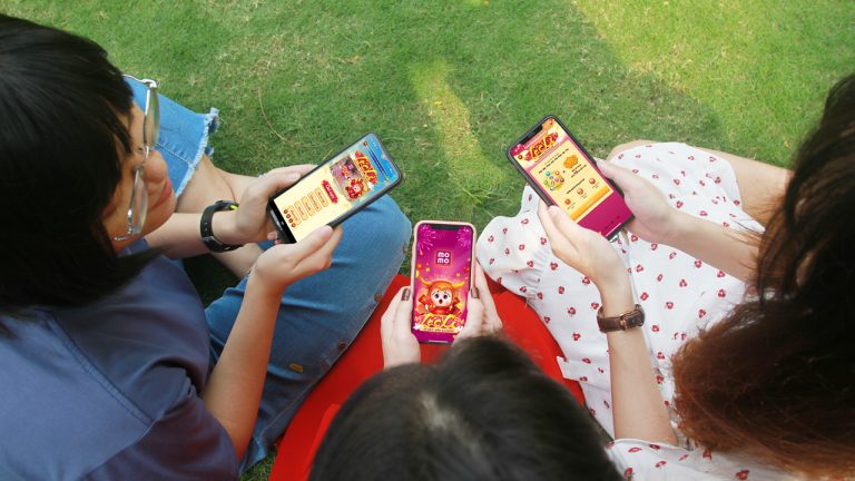 Đón lộc đầu năm cùng “Lắc Xì mùa 3”:  Vàng miếng SBJ, quà công nghệ nhà “táo” cùng hàng triệu bao lì xì tiền mặt