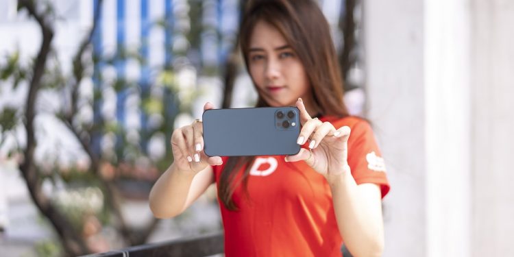 iPhone 12 Pro Max giảm 5,4 triệu, iPhone Xs chỉ còn 10,59 triệu đồng